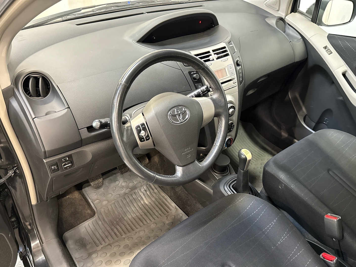 TOYOTA Yaris 2007