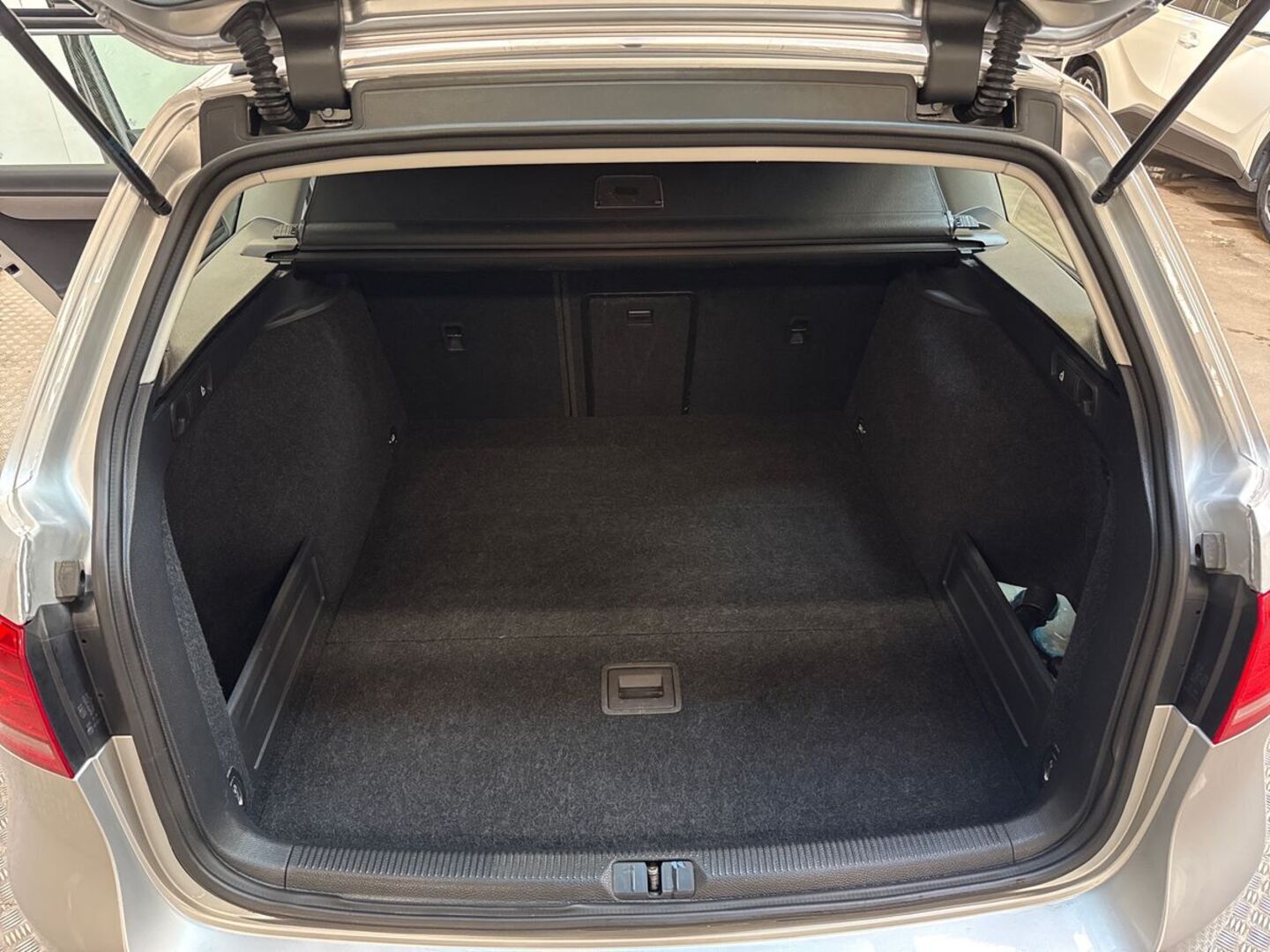 VOLKSWAGEN Passat 2011