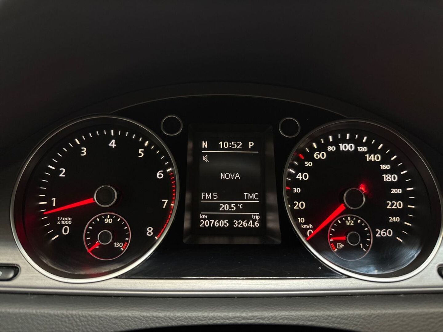 VOLKSWAGEN Passat 2011
