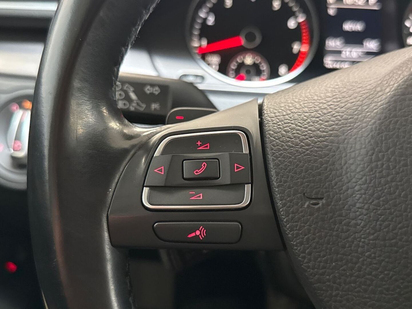 VOLKSWAGEN Passat 2011