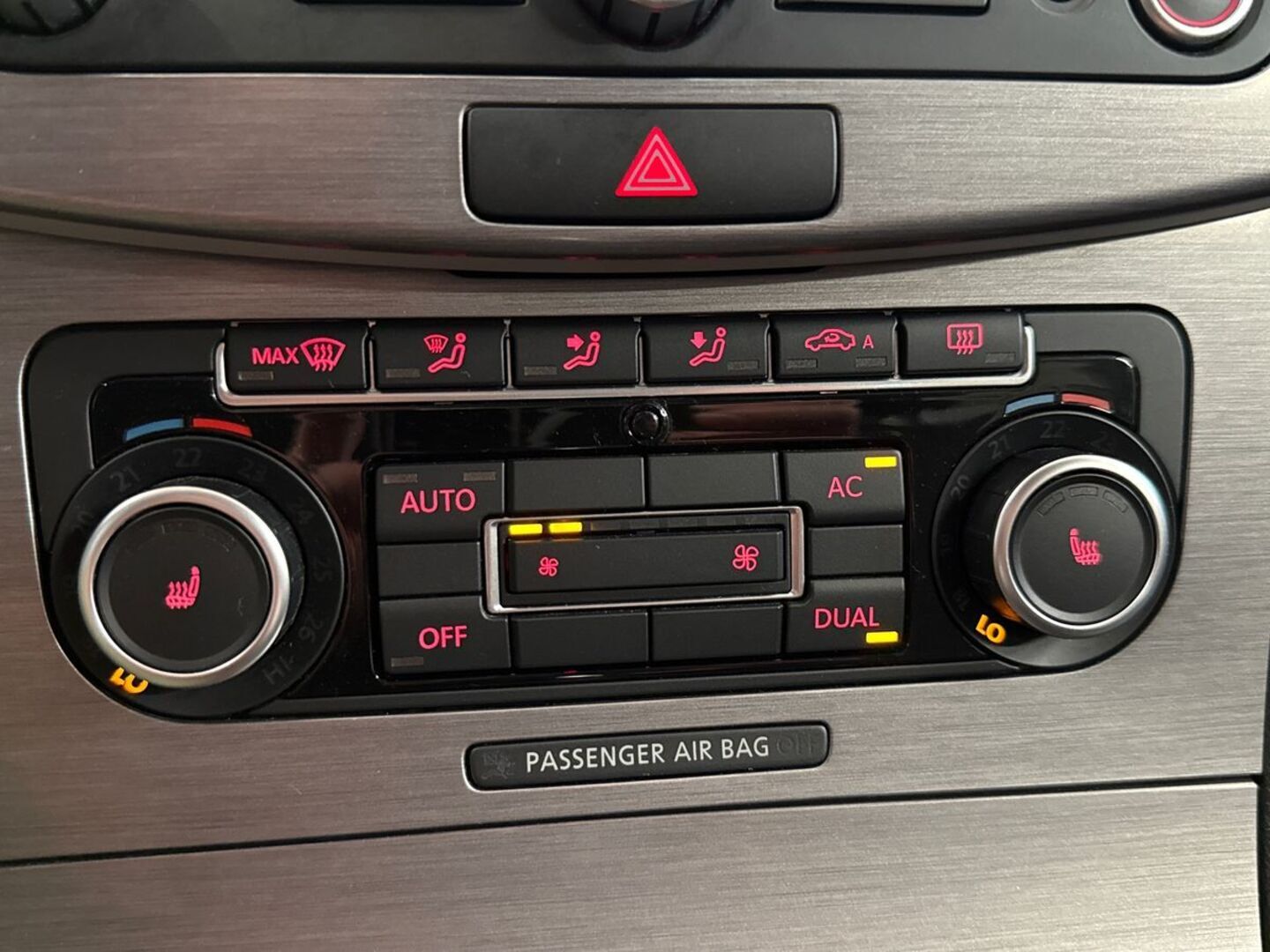 VOLKSWAGEN Passat 2011