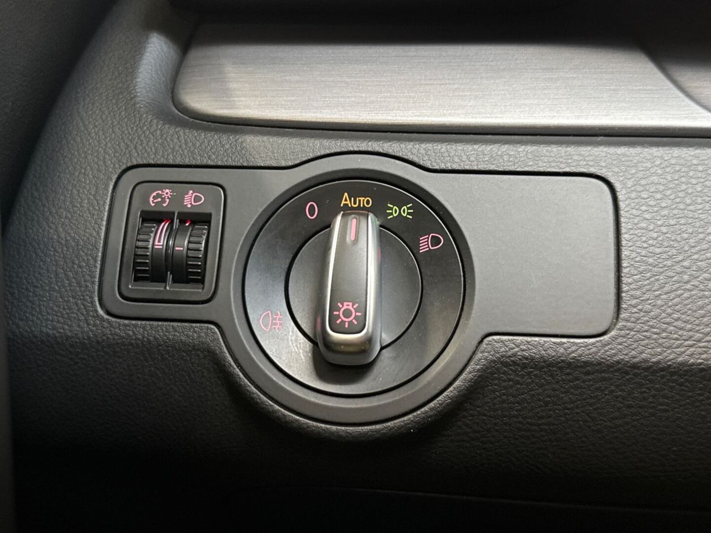 VOLKSWAGEN Passat 2011