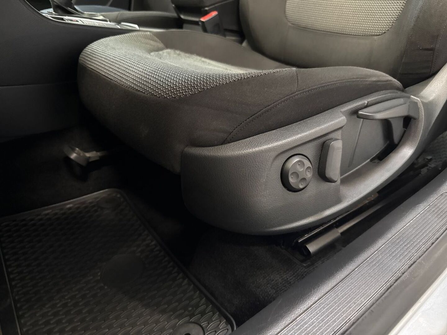 VOLKSWAGEN Passat 2011