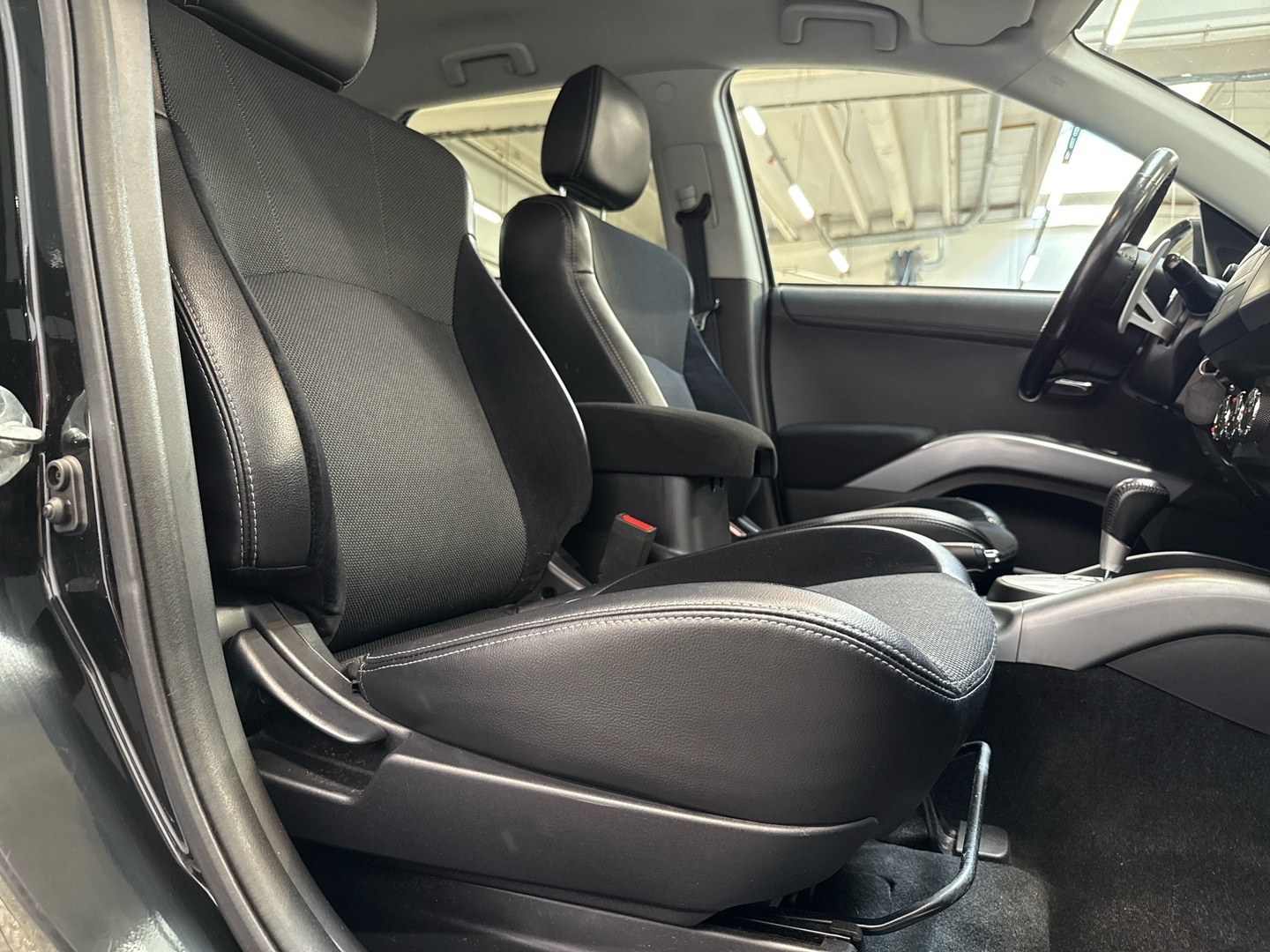 MITSUBISHI Outlander 2011