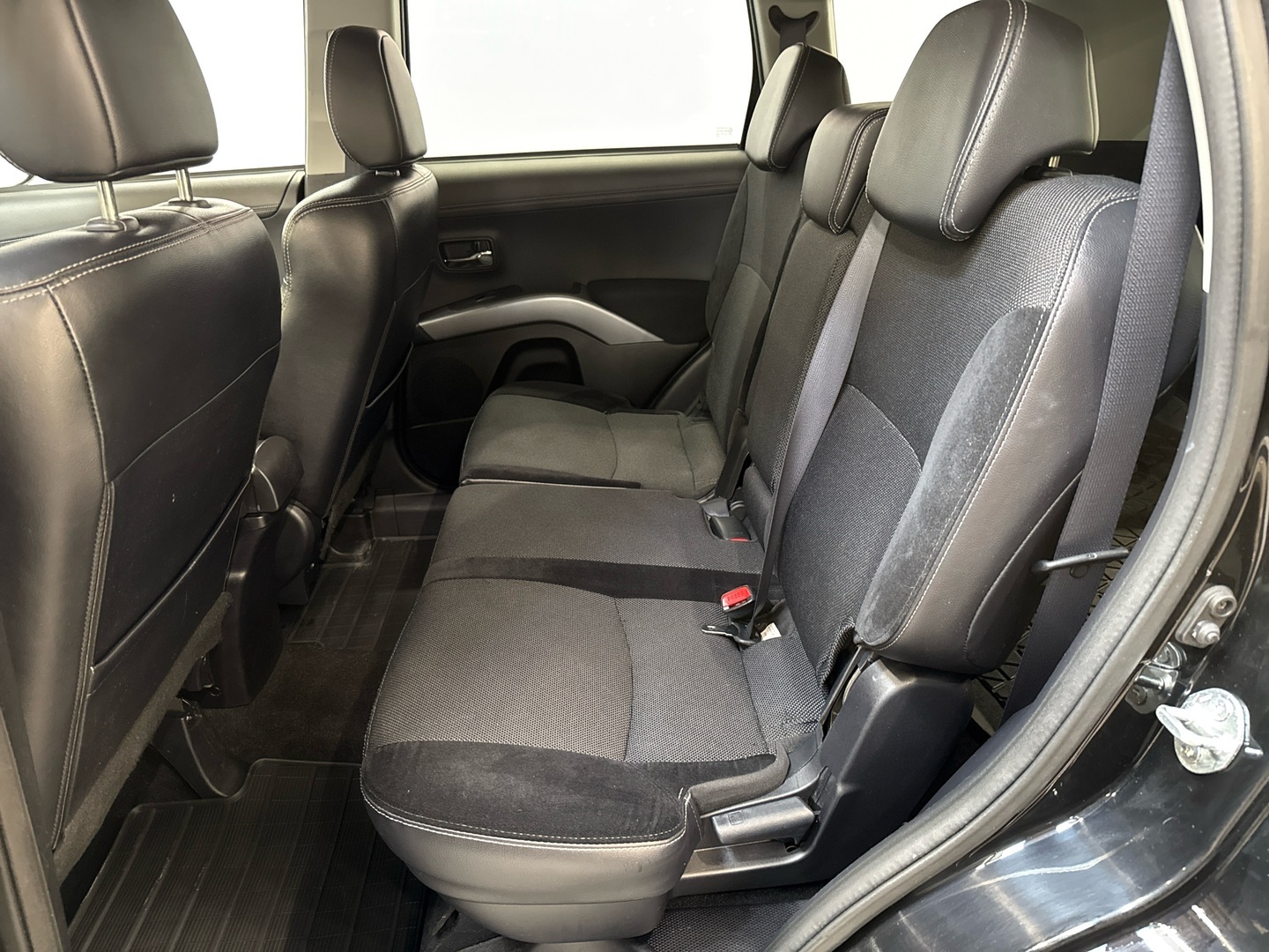 MITSUBISHI Outlander 2011