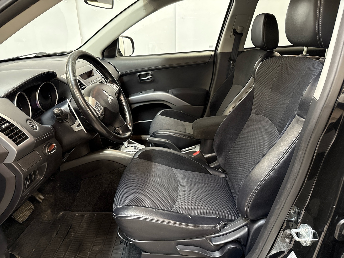 MITSUBISHI Outlander 2011