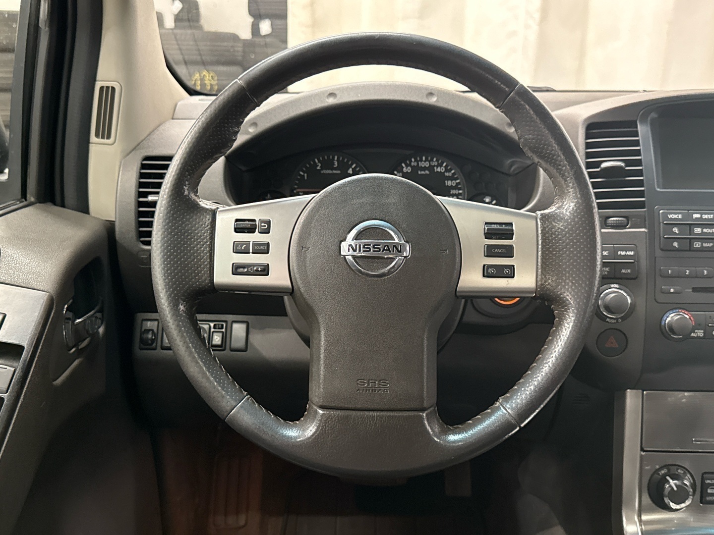 NISSAN Navara 2011
