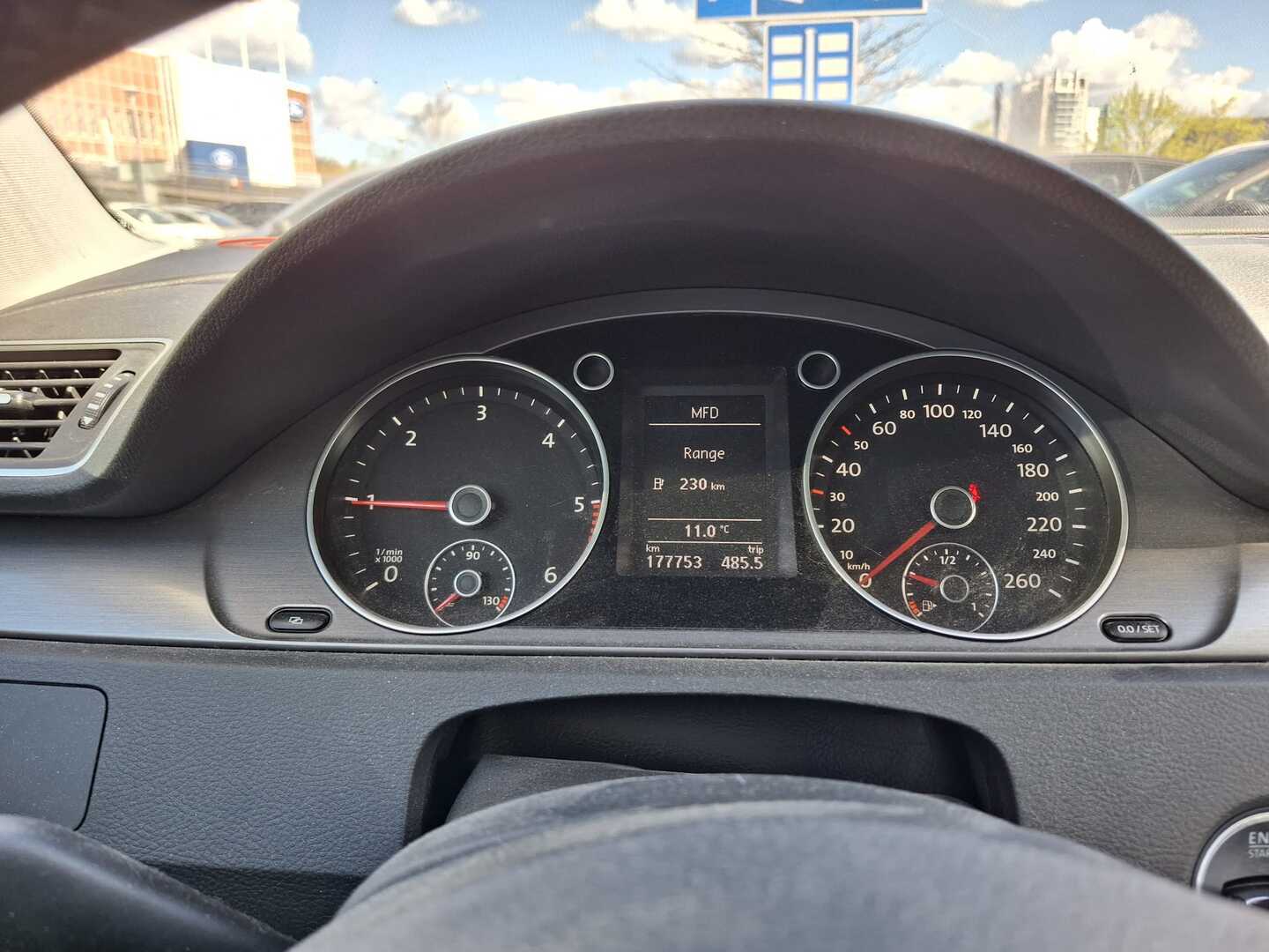 VOLKSWAGEN Passat 2011