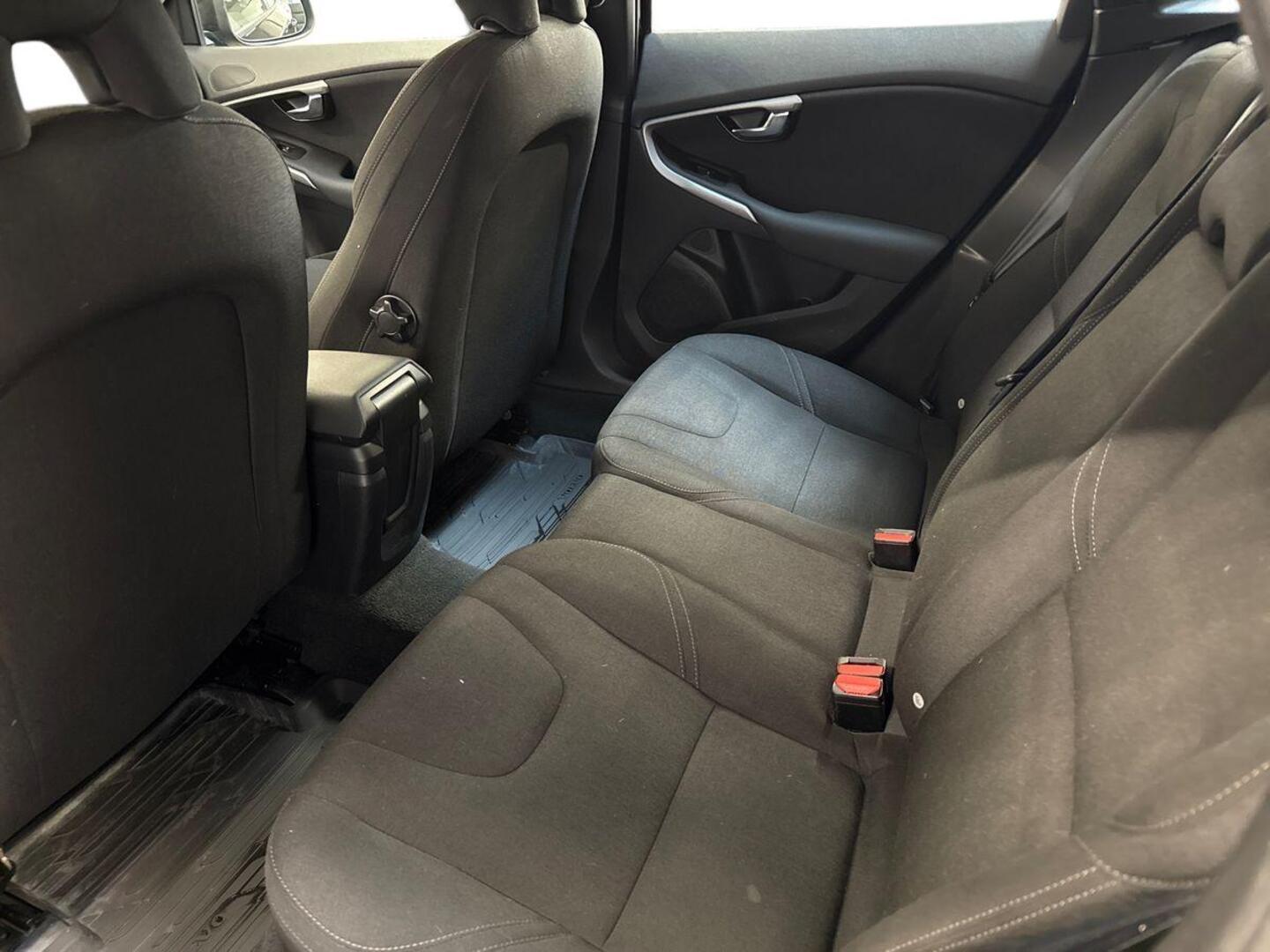 VOLVO V40 2014