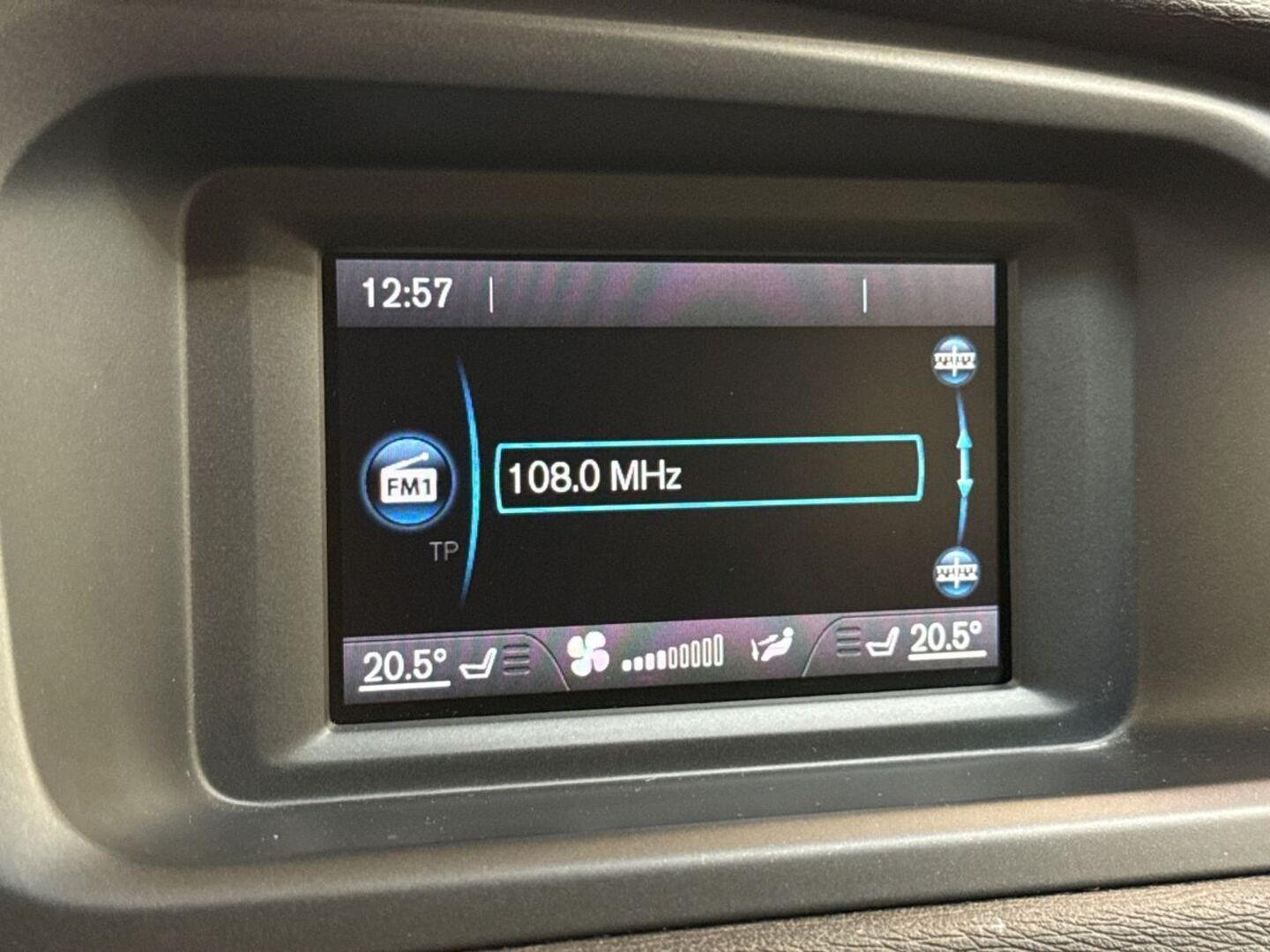 VOLVO V40 2014