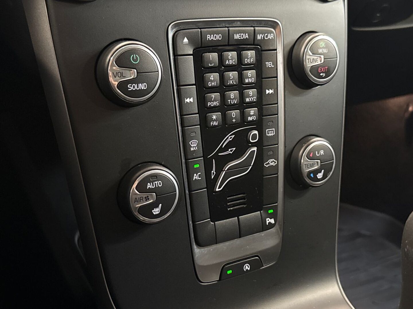VOLVO V40 2014