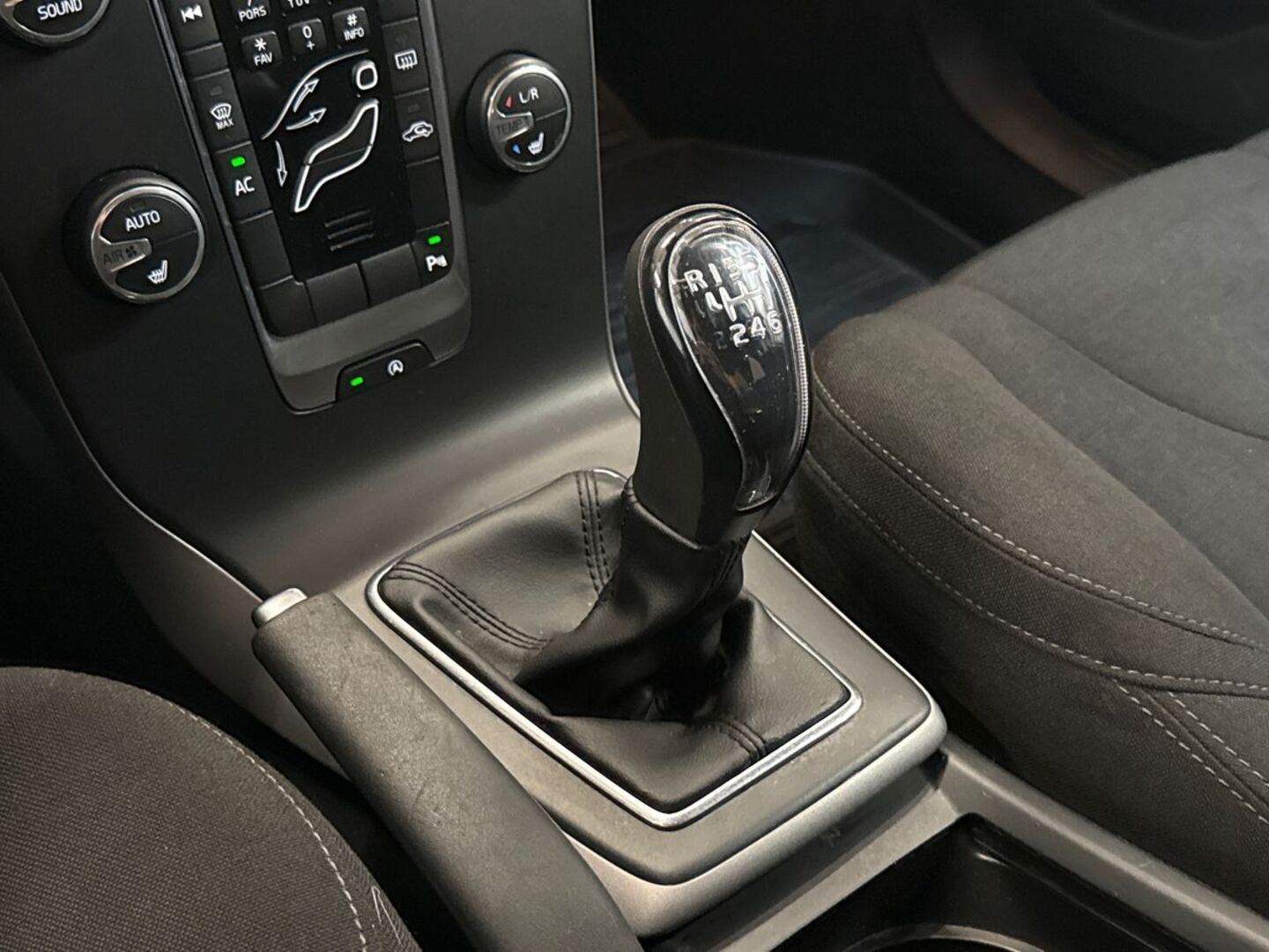 VOLVO V40 2014
