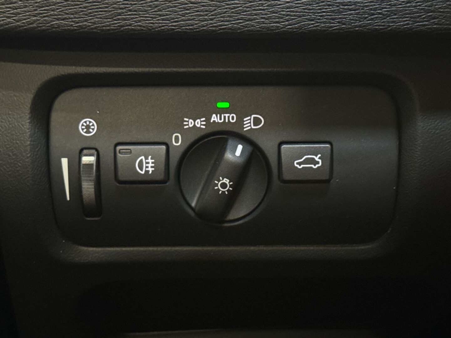 VOLVO V40 2014