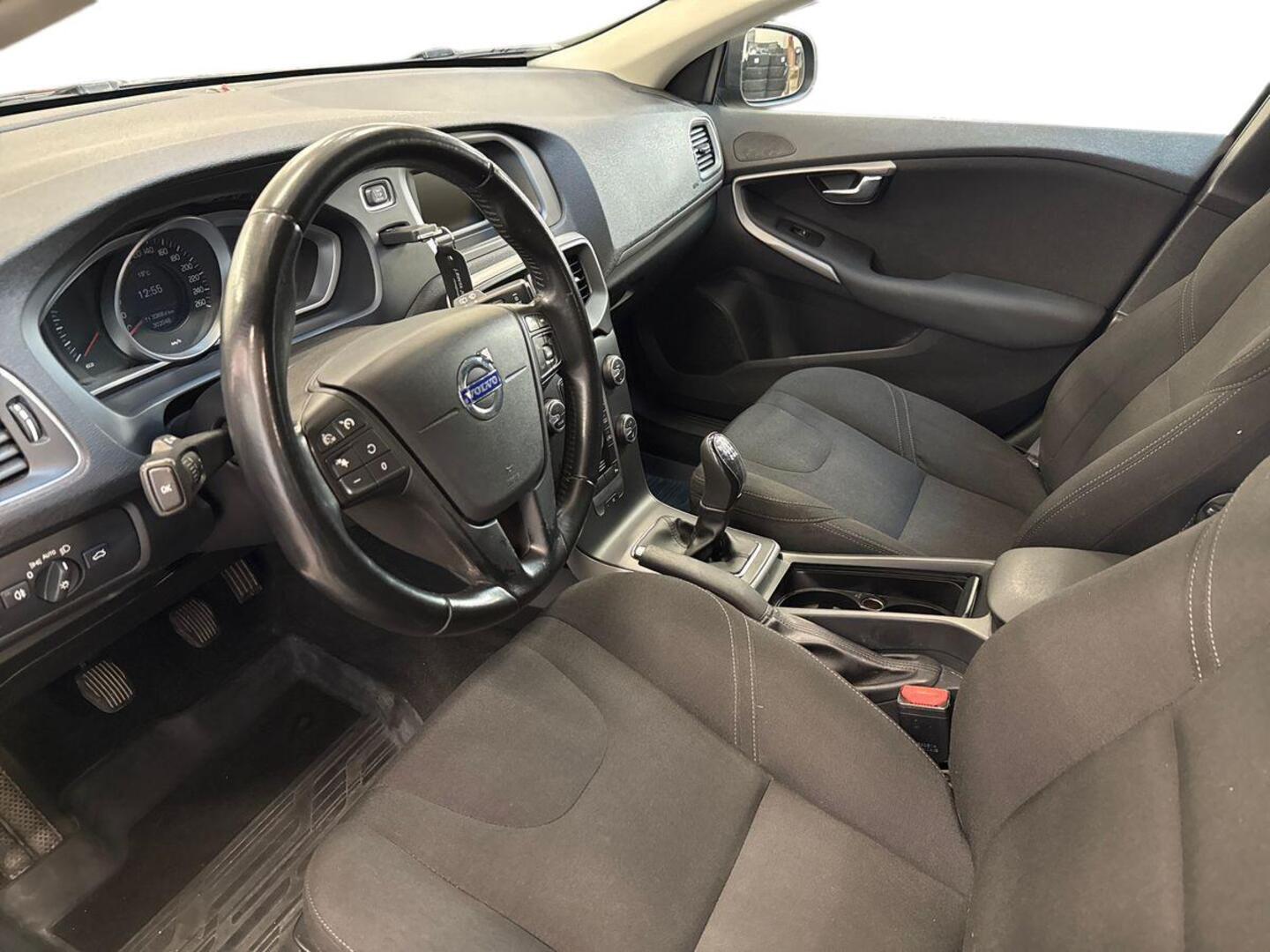 VOLVO V40 2014