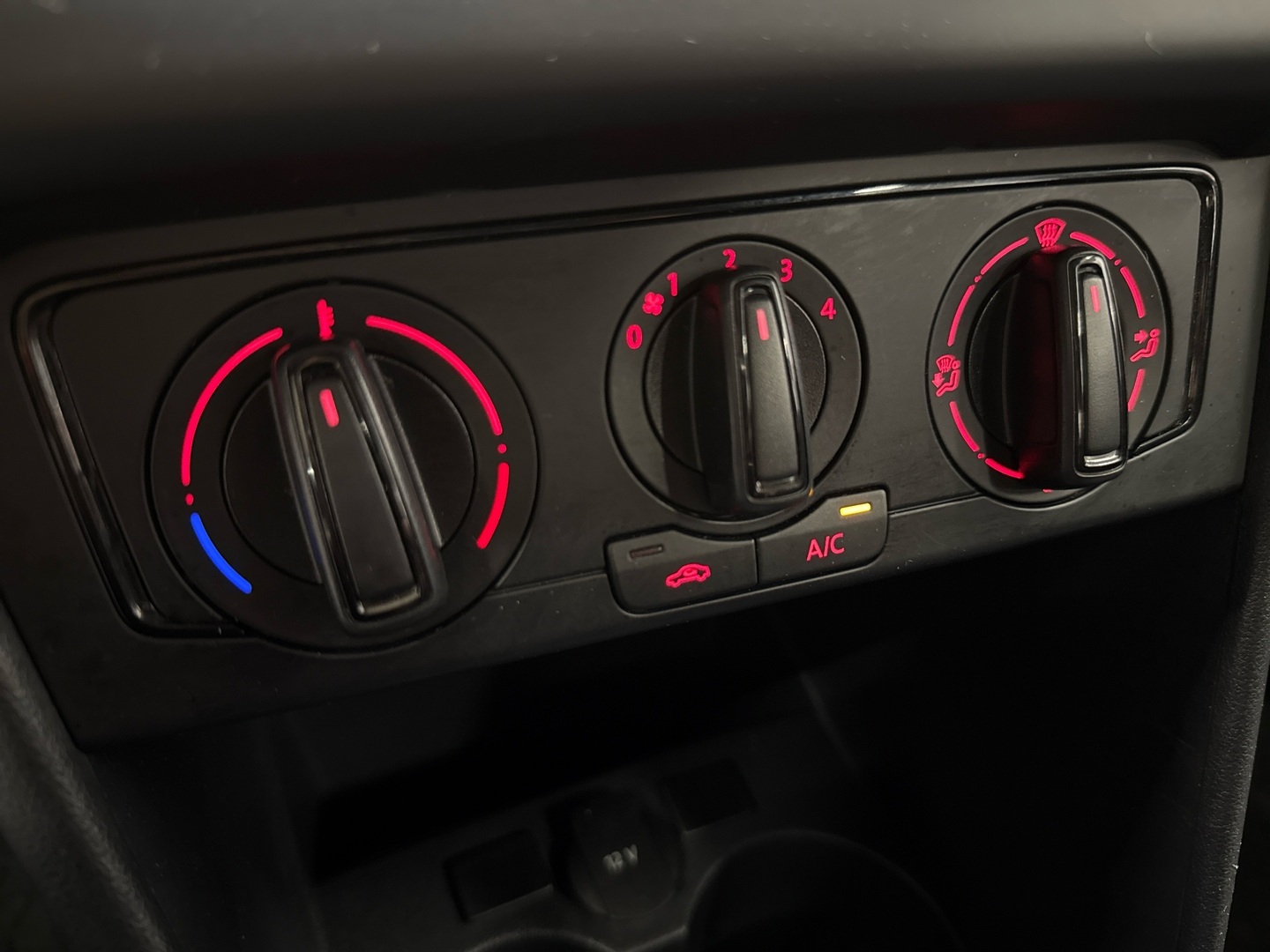 VOLKSWAGEN Polo 2015