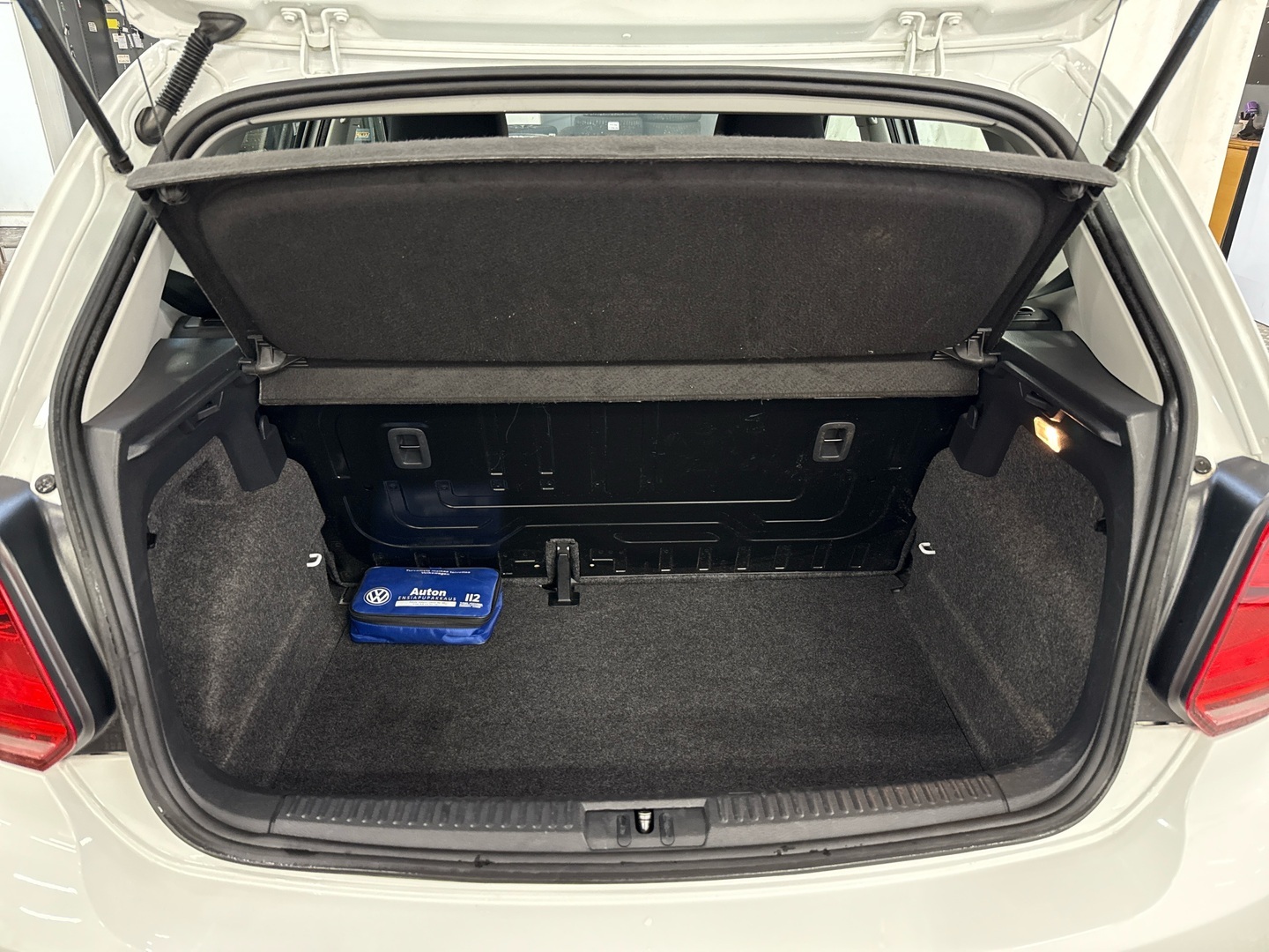 VOLKSWAGEN Polo 2015