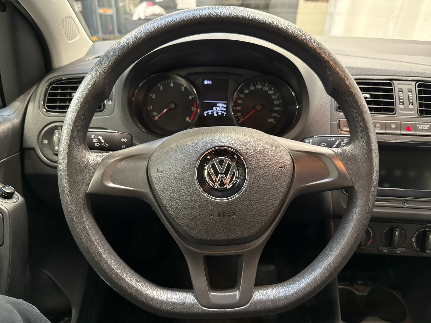VOLKSWAGEN Polo 2015