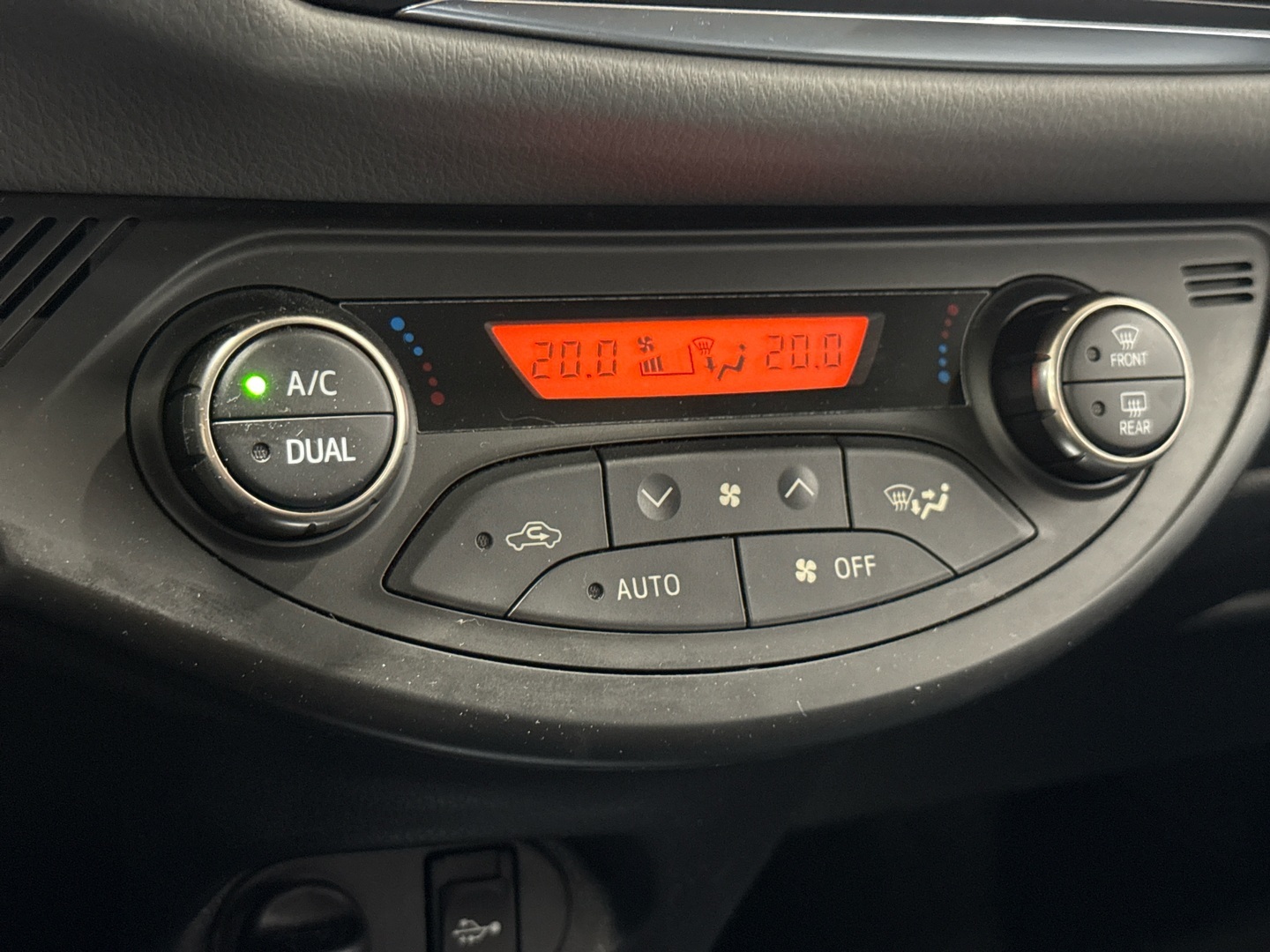 TOYOTA Yaris 2017
