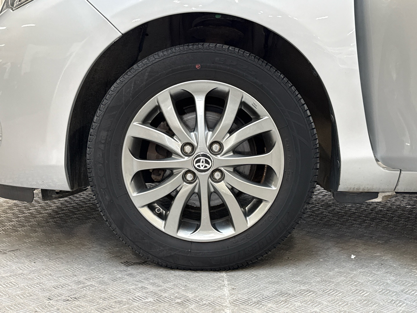 TOYOTA Yaris 2017