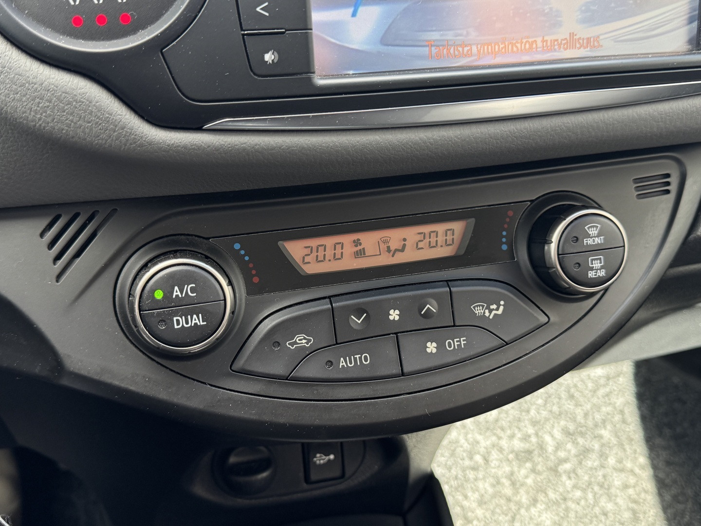 TOYOTA Yaris 2017