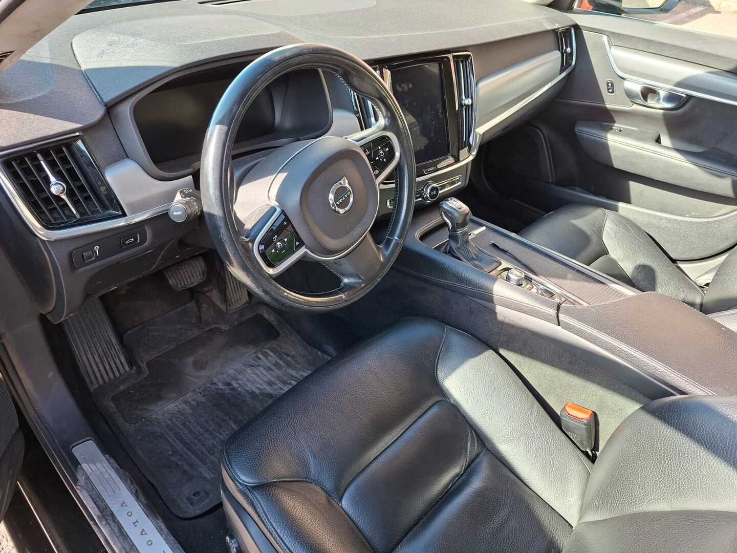 VOLVO V90 8