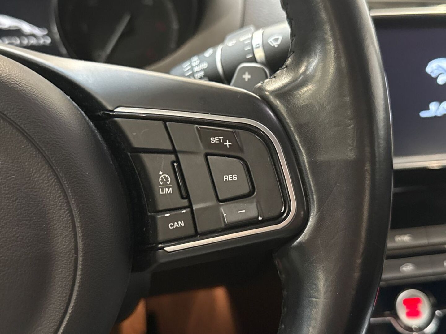 JAGUAR XE 2015