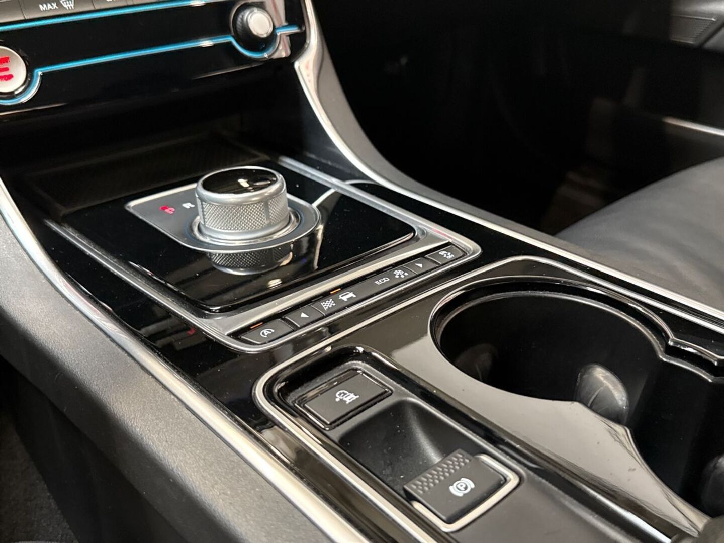 JAGUAR XE 2015