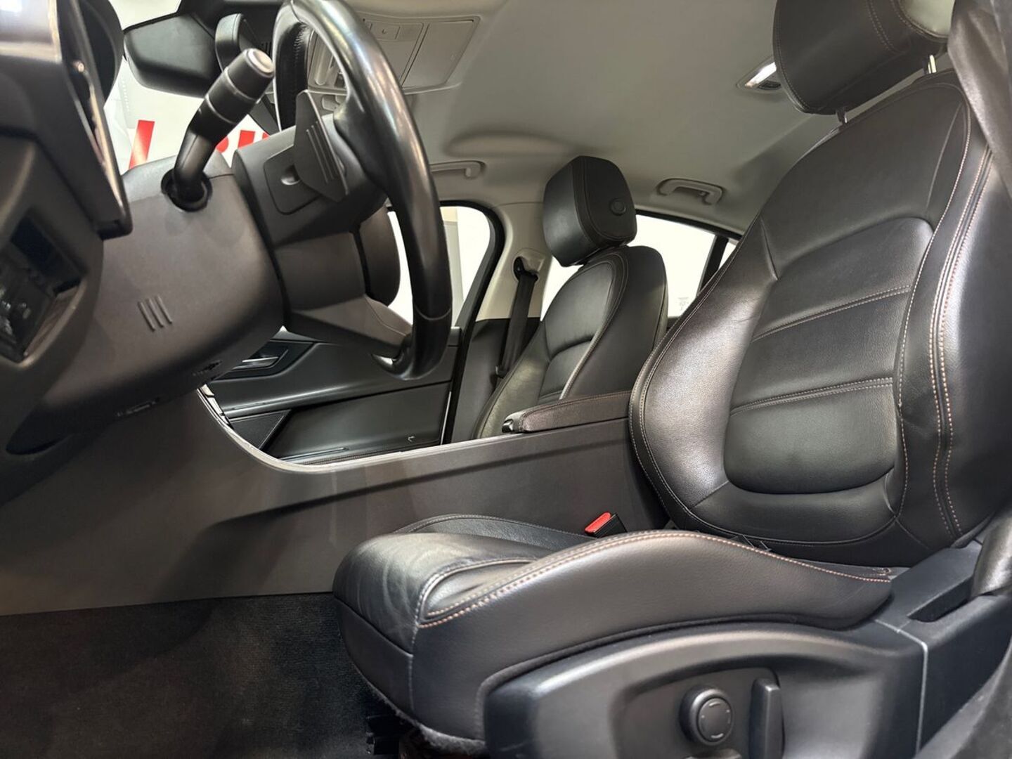 JAGUAR XE 2015