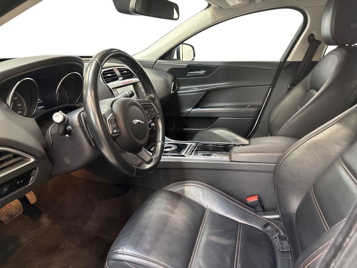 JAGUAR XE 2015
