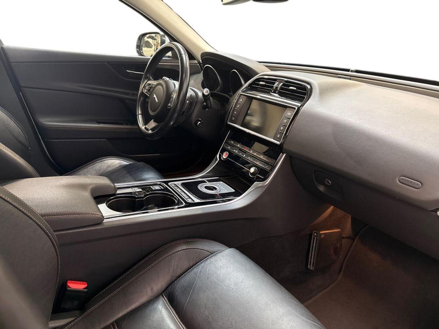 JAGUAR XE 2015