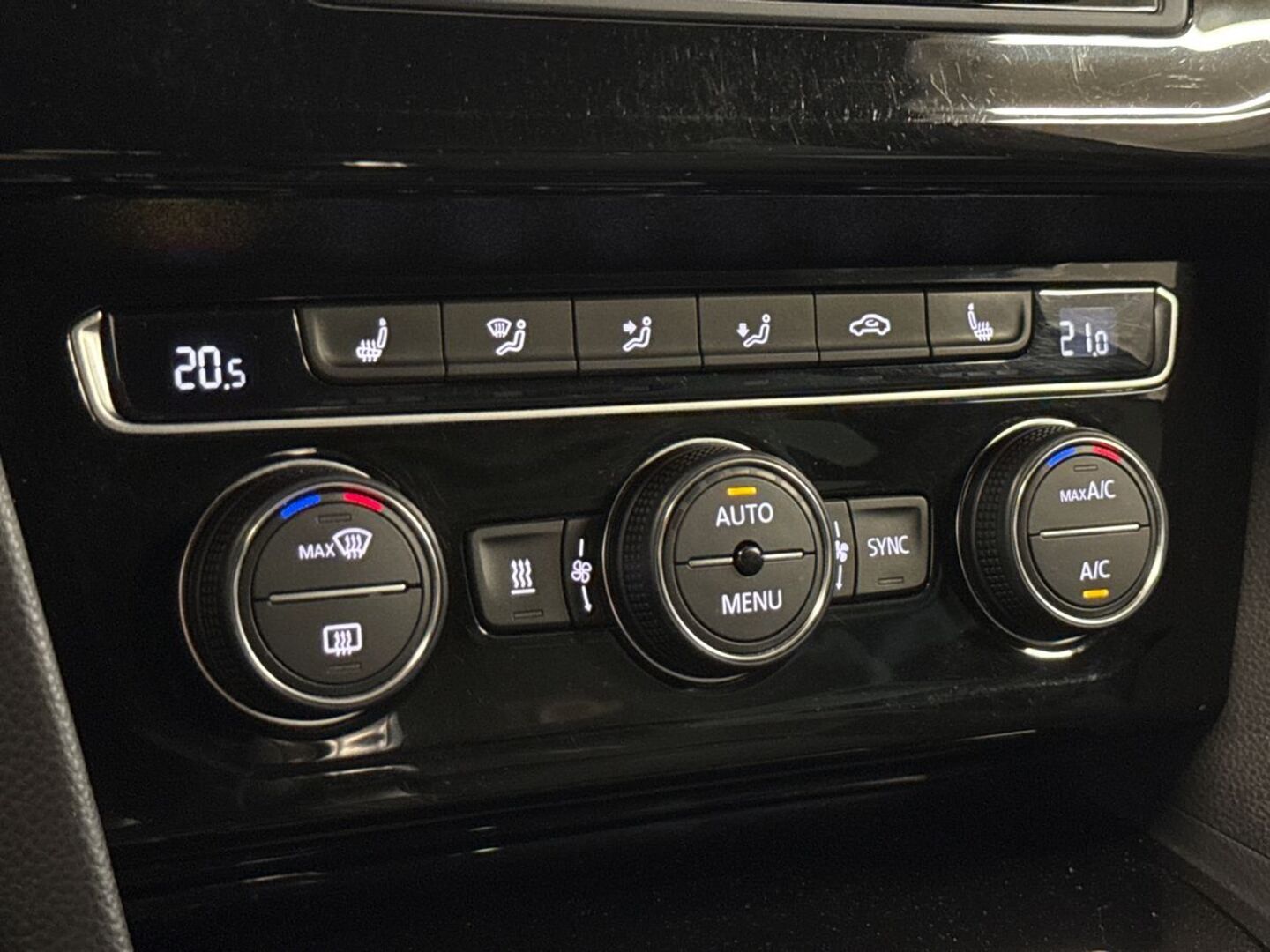 VOLKSWAGEN Passat 2016