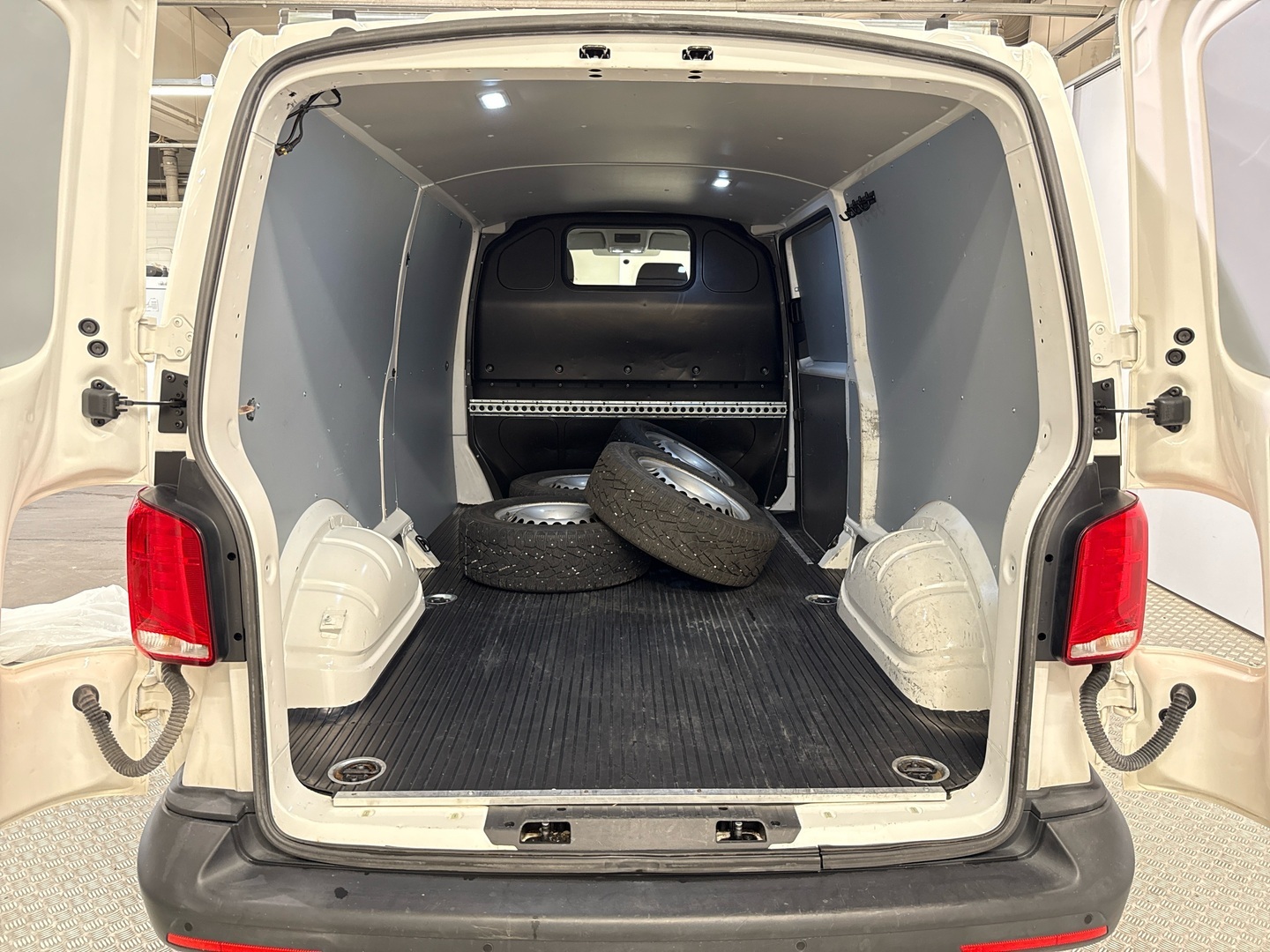 VOLKSWAGEN Transporter 2020