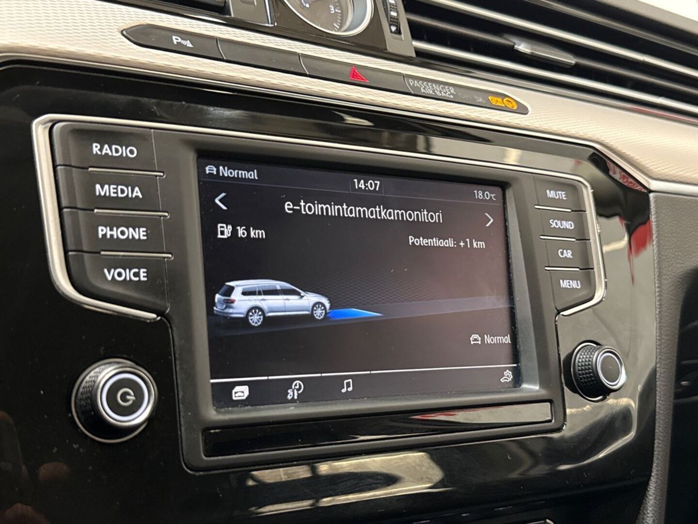 VOLKSWAGEN Passat 2016