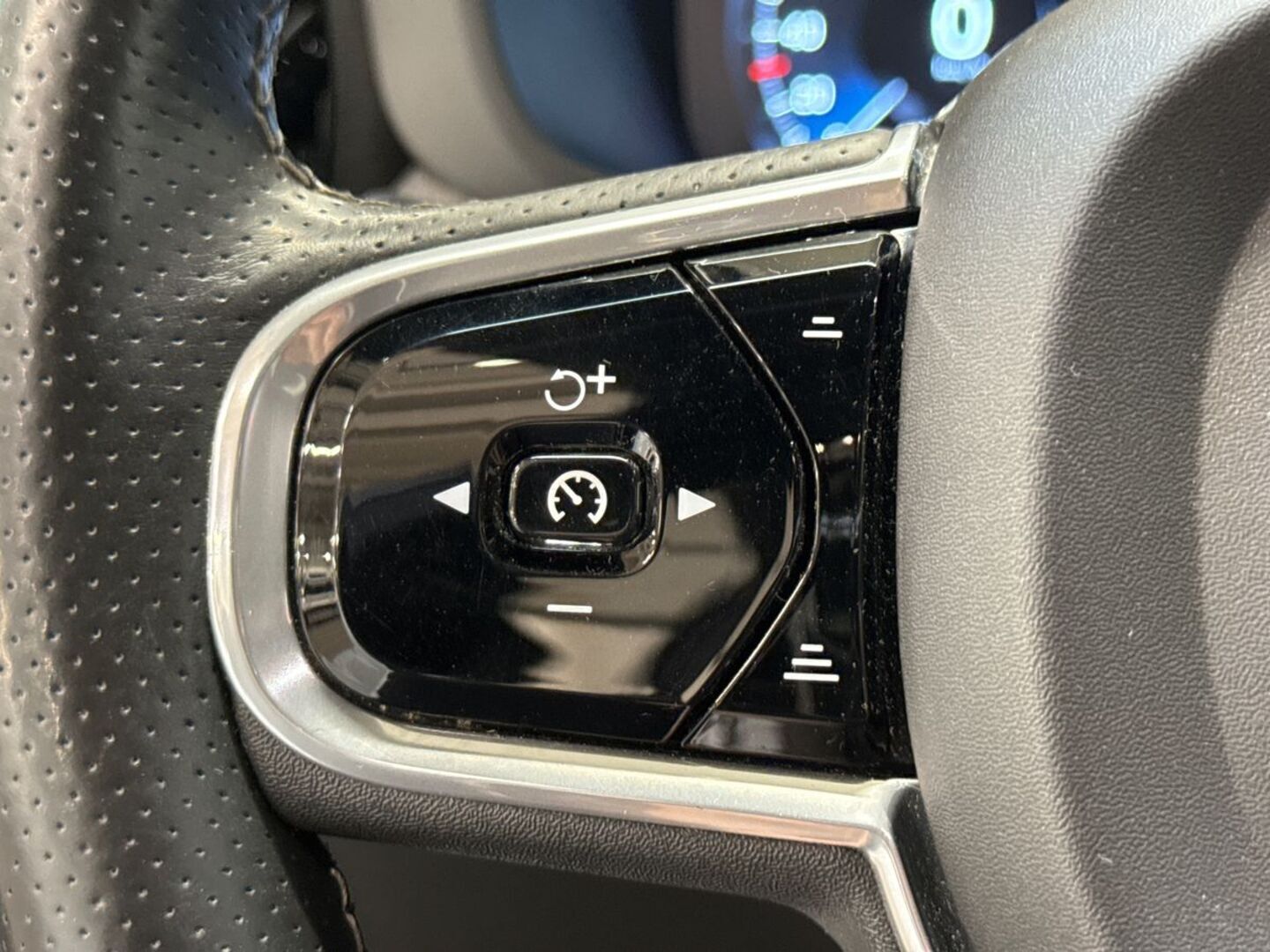 VOLVO XC60 2018