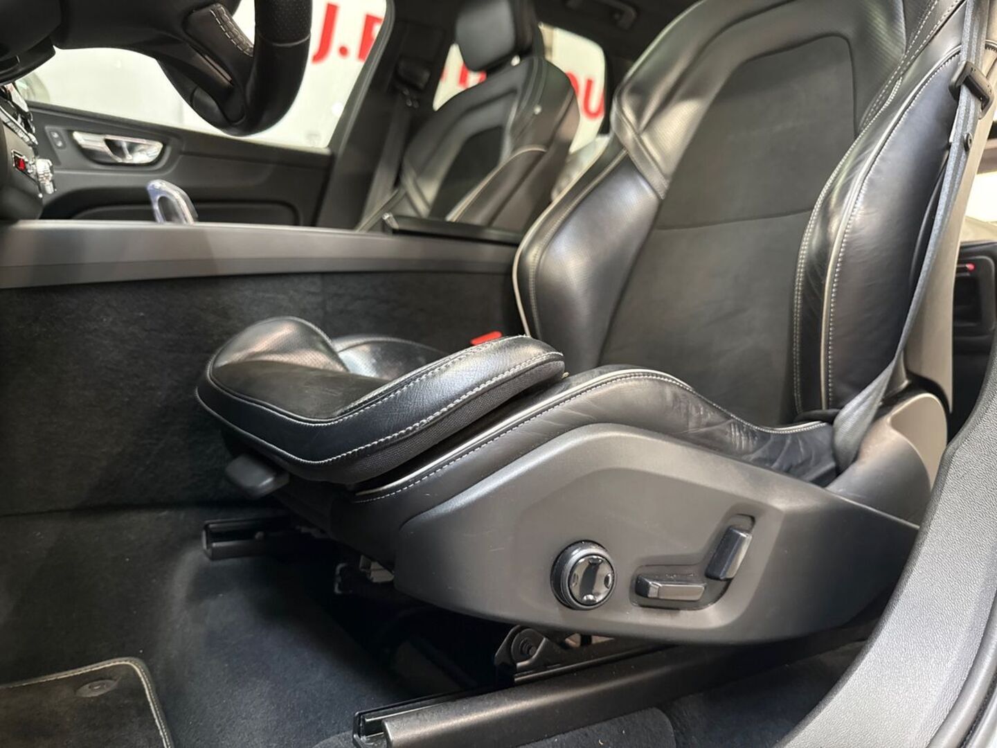 VOLVO XC60 2018