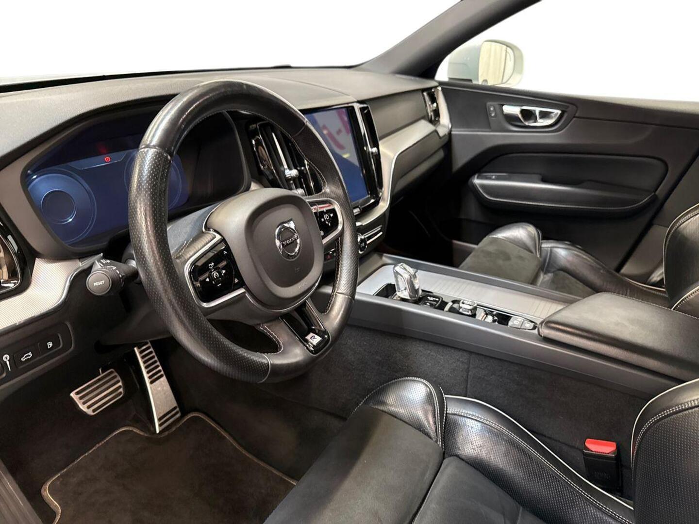 VOLVO XC60 2018