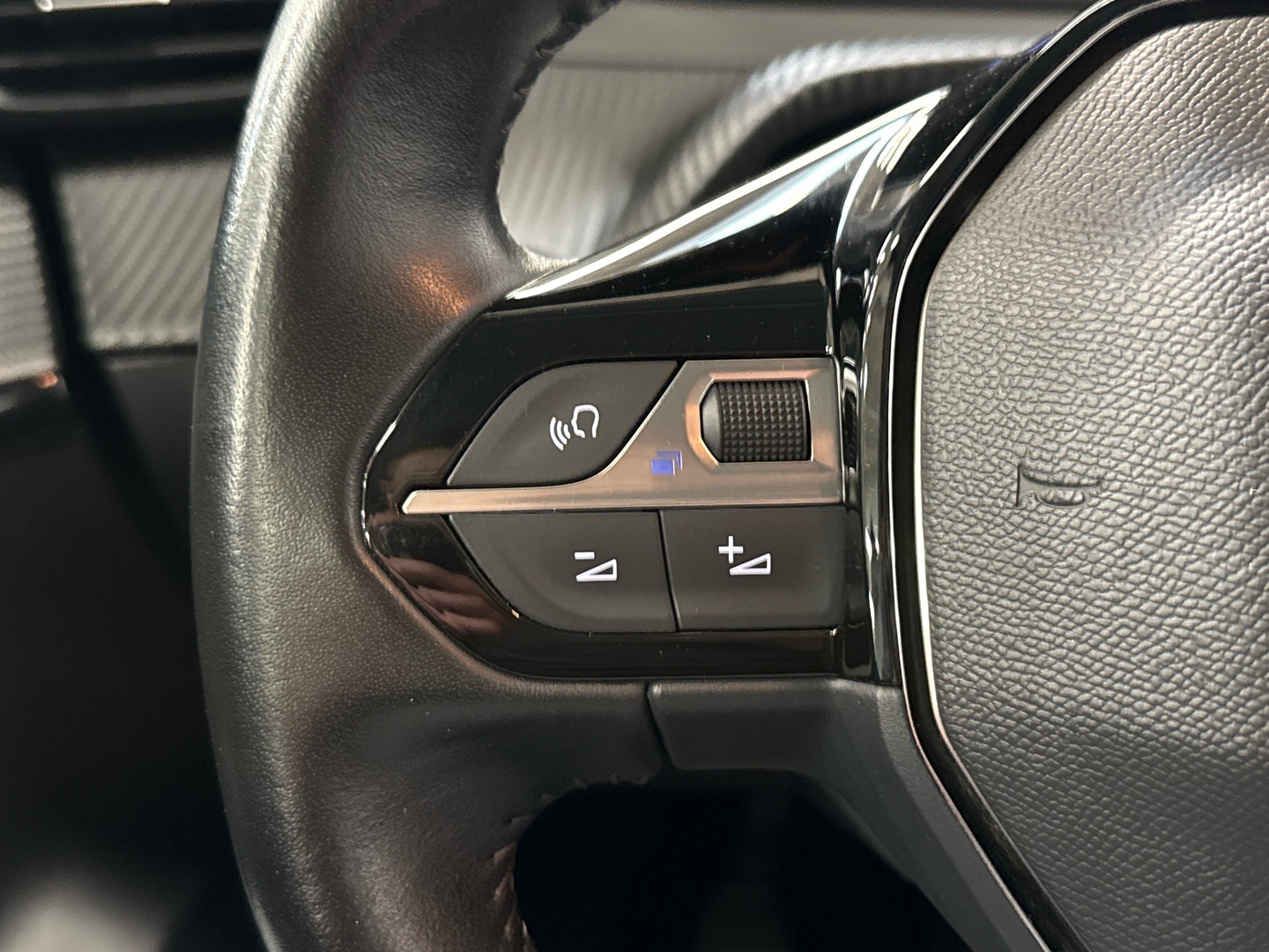 PEUGEOT 208 2023