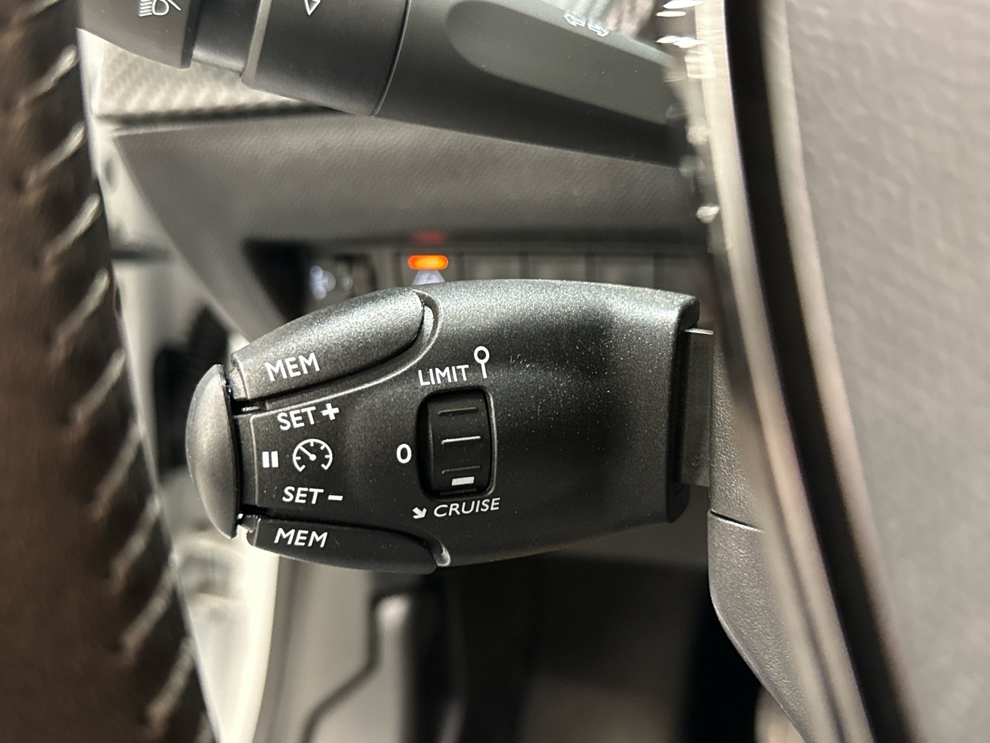 PEUGEOT 208 2023