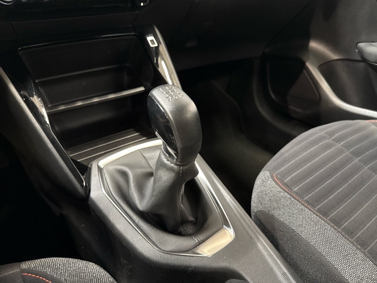 PEUGEOT 208 2023