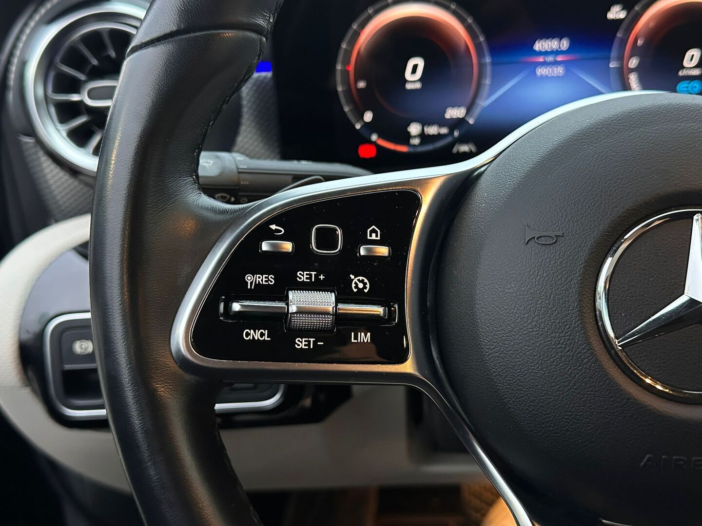 MERCEDES-BENZ CLA 2023