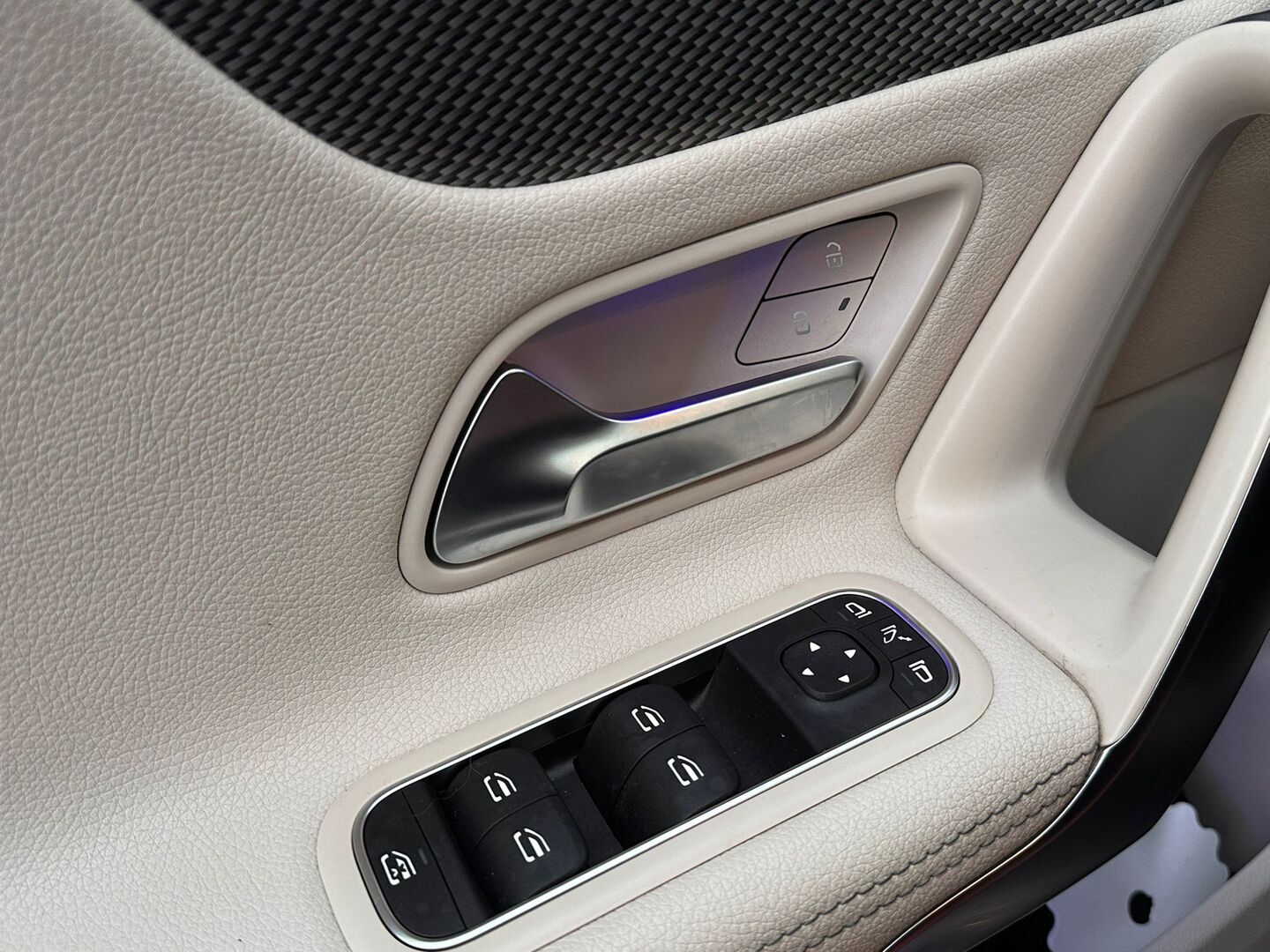 MERCEDES-BENZ CLA 2023