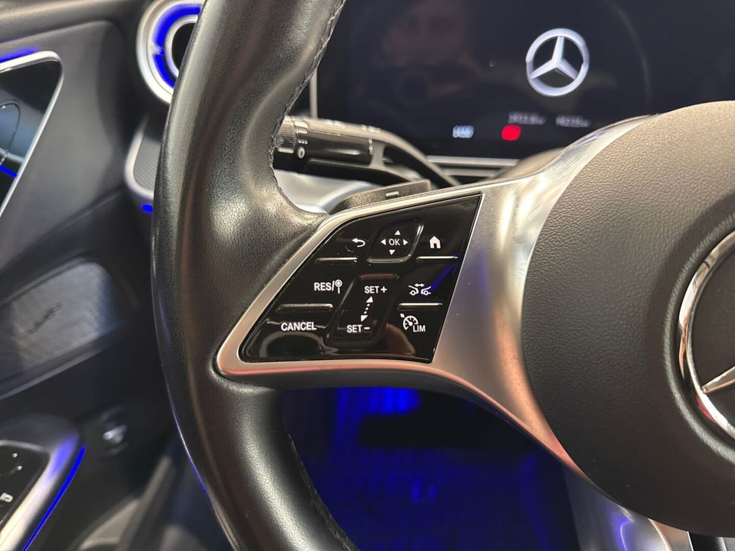 MERCEDES-BENZ C 2023
