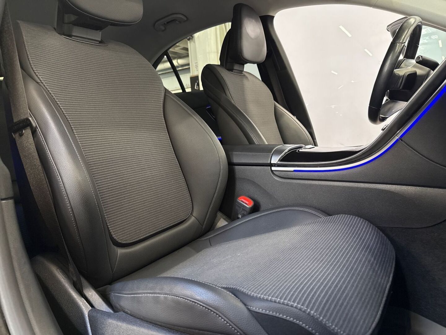 MERCEDES-BENZ C 2023