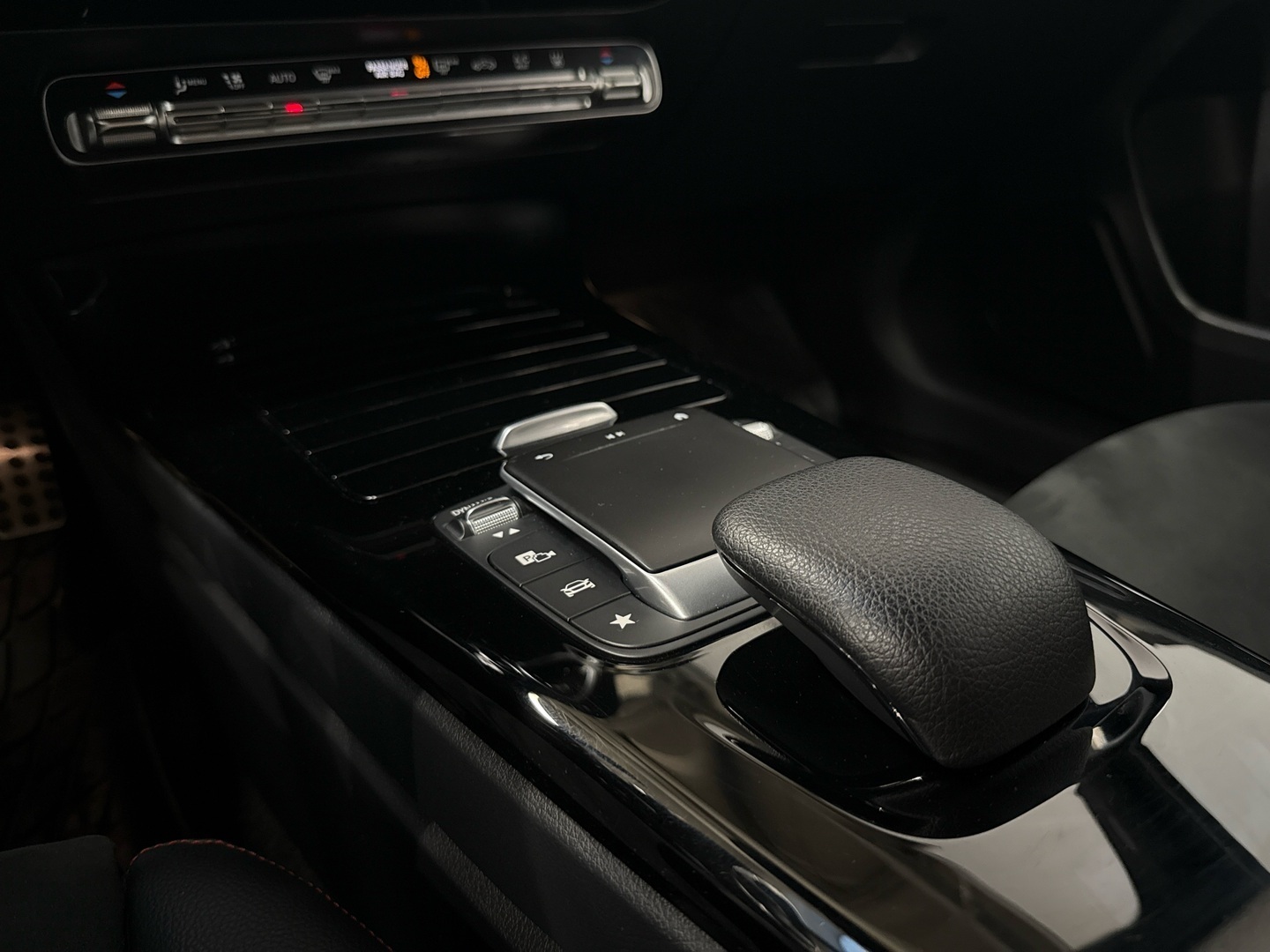 MERCEDES-BENZ A 2021