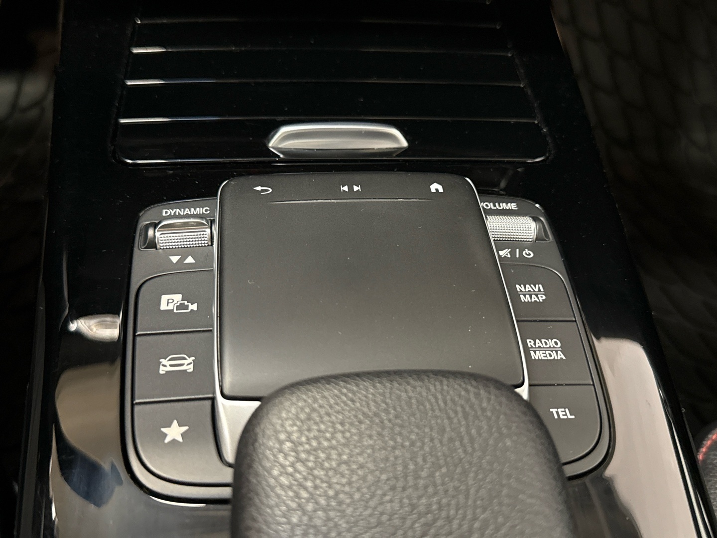 MERCEDES-BENZ A 2021