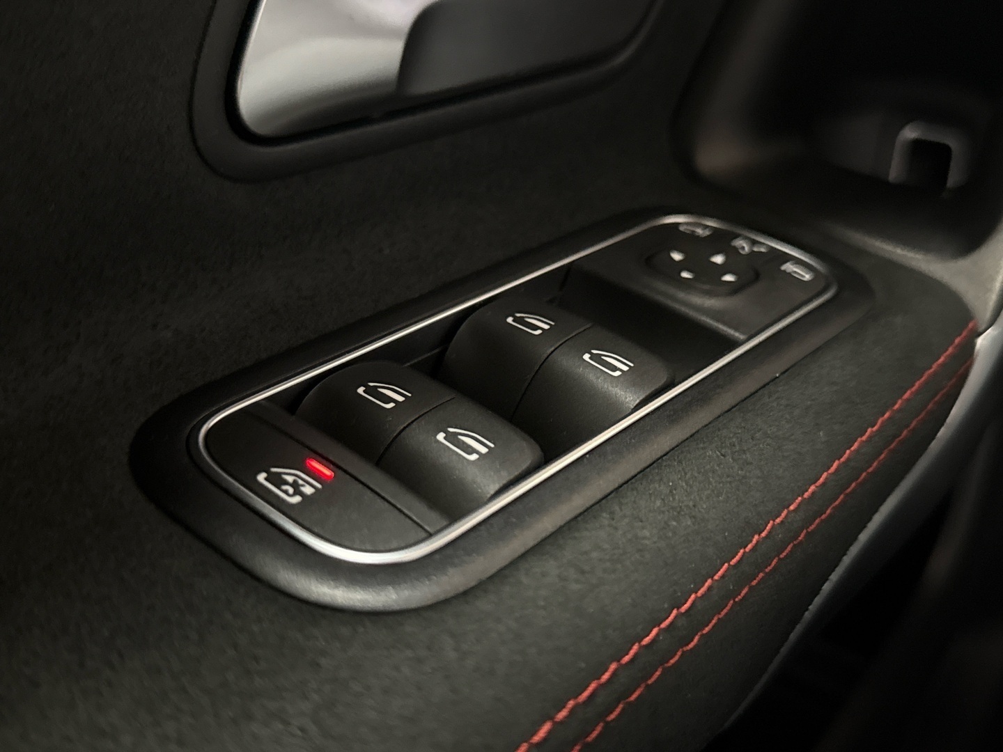 MERCEDES-BENZ A 2021