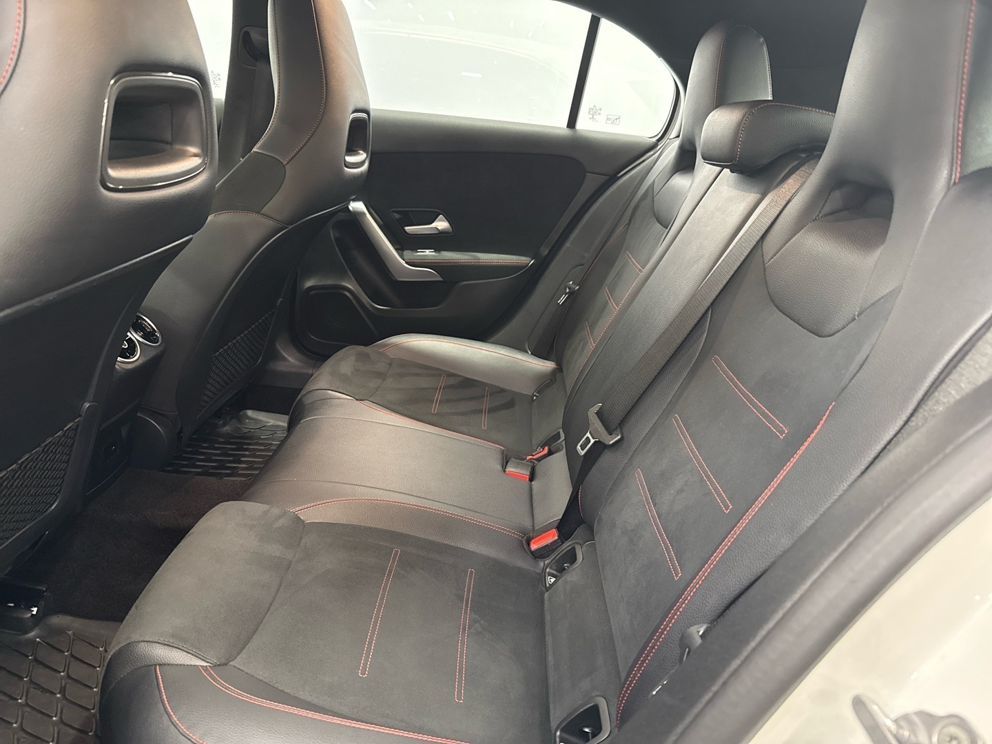 MERCEDES-BENZ A 2021