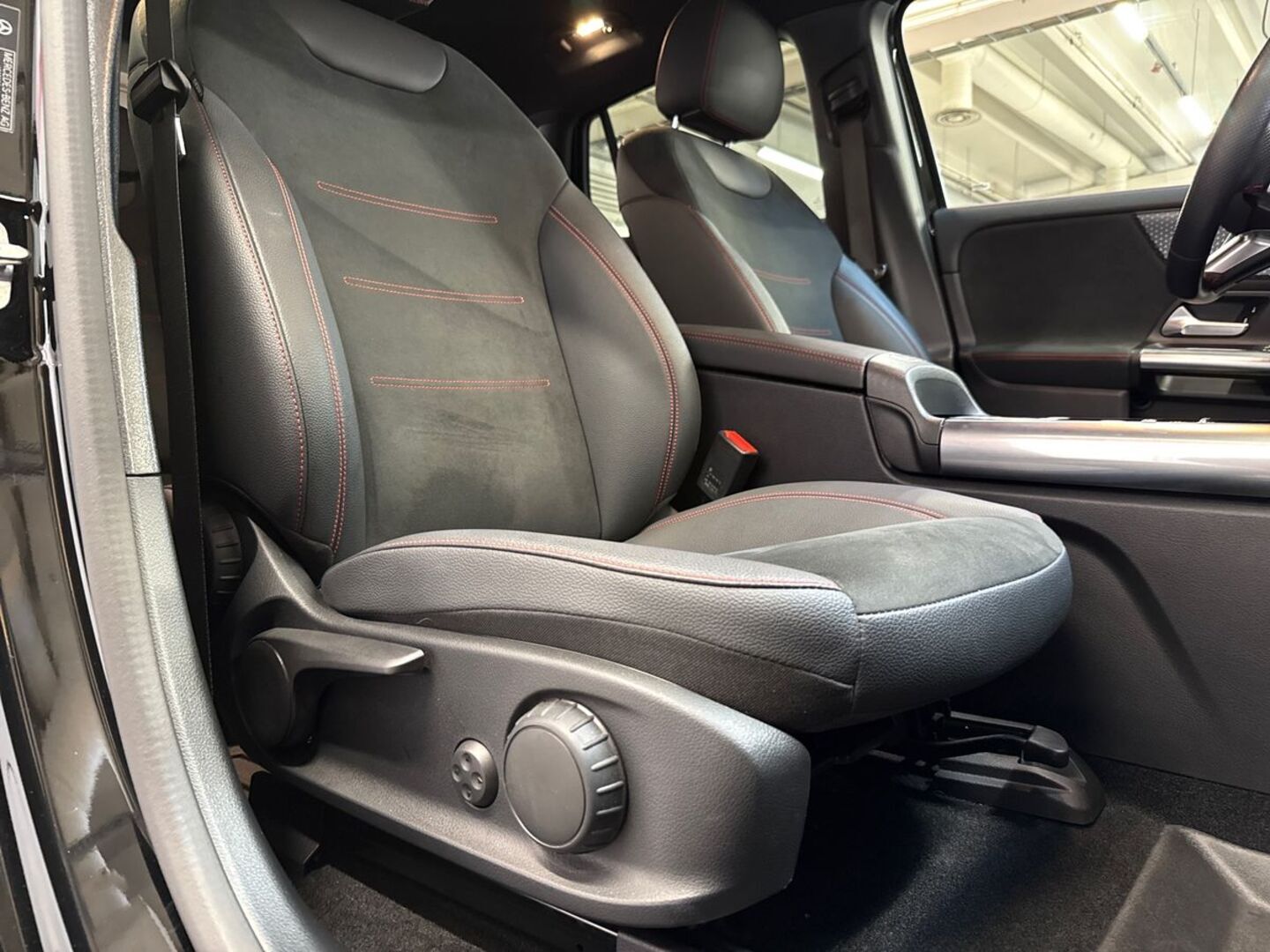 MERCEDES-BENZ EQA 2024