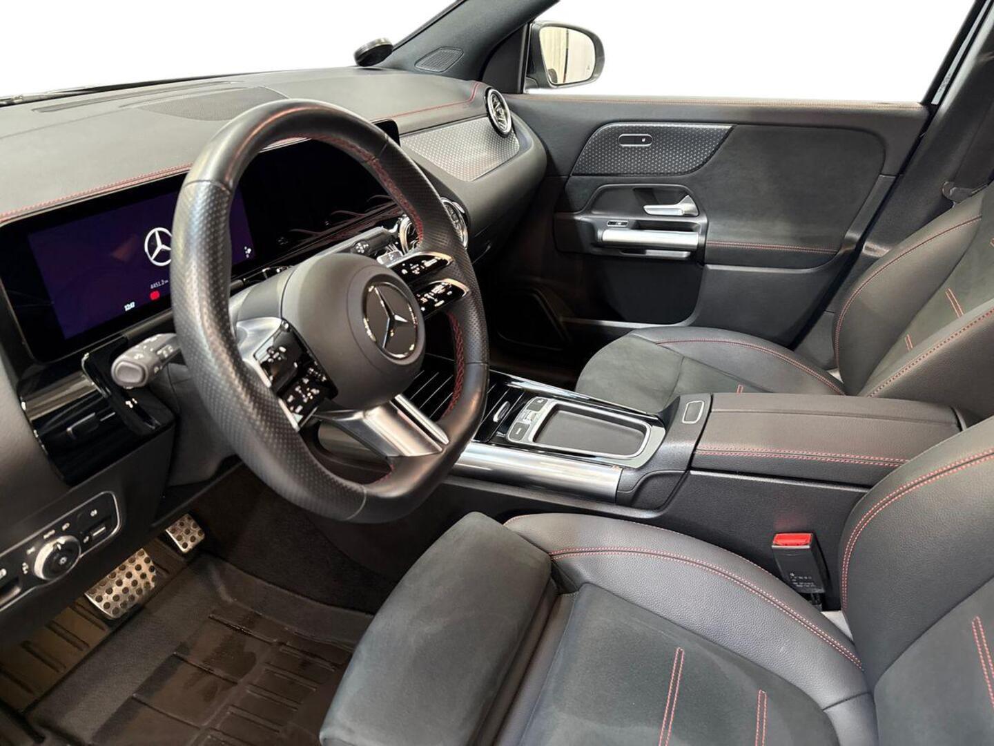 MERCEDES-BENZ EQA 2024
