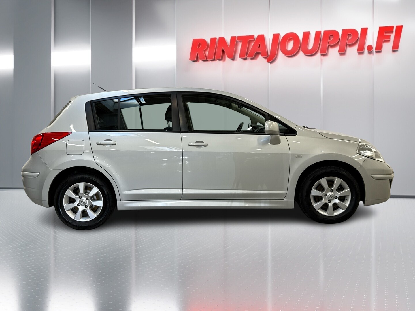 NISSAN Tiida 2010